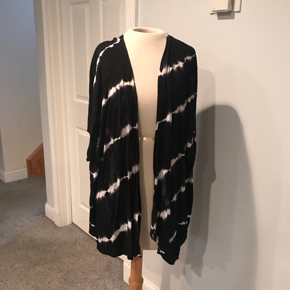 Torrid cotton black and white tie dye cardigan